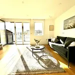 Spacious Maida Vale Flat 2 Bed 2 Bath Private Balcony