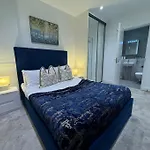 Spacious Maida Vale Flat 2 Bed 2 Bath Private Balcony