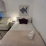 Spacious Studio Flat Paddington