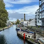 Designed Ensuite Bedroom Unit Close To Angel Stn
