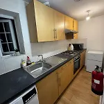 Spacious Apartment Is London Sb5