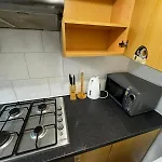 Spacious Apartment Is London Sb5