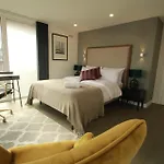 Ft5 Penthouse Rooms