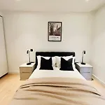 Luxury 2-Bed 2-Bath Apartment -White City -Steps To Tube Station