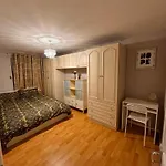 A Calm Stay Near Battersea Reach