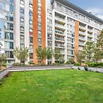 Cosy Modern1 Bed Apartment, By Excel London, City Airport & O2