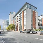 Cosy Modern1 Bed Apartment, By Excel London, City Airport & O2