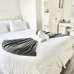 Apartament Next Westfield Mall
