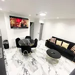 The Royal Boutique Kensington Lodge By London , Sleep 11