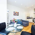 Comfy 2-Bed Flat On Upper St - Next To Tube