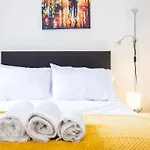 Comfy 2-Bed Flat On Upper St - Next To Tube