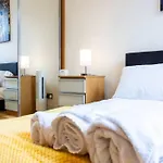 Comfy 2-Bed Flat On Upper St - Next To Tube