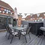 Peckham Large 2 Bath Home With Parking & Garden