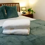 Notting Hill Cozy 2 Bedroom Flat