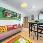 Claremont House 4Br - London