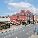 The Tooting Bec Hideaway - Prime Location