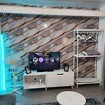 New Deluxe Studio Apt-2