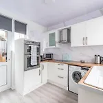 Charming And Cosy 1- Bedroom Flat Wembley