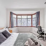 Charming And Cosy 1- Bedroom Flat Wembley