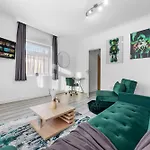 Green Hype - 10 Mins To Stadium - Sleeps 8