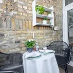 West London Flat With Balcony