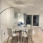 Modern Comfortable 1-Br Flat In Heart Of Stockwell