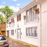 Designer Luxury Mews House In Knightsbridge Minutes From Harrods