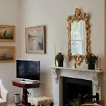 Lovely Chelsea Apartment In Quiet Neighbourhood