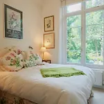 Lovely Chelsea Apartment In Quiet Neighbourhood