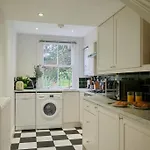 Lovely Chelsea Apartment In Quiet Neighbourhood