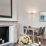 Heavenly Stays, Knightsbridge, Stylish 2-Bd Escape
