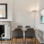 Heavenly Stays, Knightsbridge, Stylish 2-Bd Escape