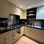 Spacious One-Bedroom Apartment In Canary Wharf