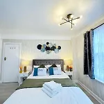 Beautiful Family Apartment Near Hyde Park