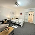 Park Lane Beautiful Family Apartment