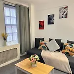 Park Lane Beautiful Family Apartment