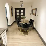 Beautiful Cosy 2 Bed Whole Flat