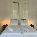 3 Bedroom Apartment In Victoria, Central London