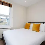 Veeve - The Fulham Palace Parkside Apartment