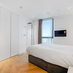 Warmly Relaxed Apart, 5Beds, 5Mins Walk To Tube Station, 10Mins To Westend, Ctral London