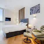 Warmly Relaxed Apart, 5Beds, 5Mins Walk To Tube Station, 10Mins To Westend, Ctral London