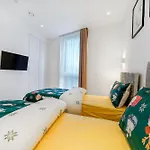 Warmly Relaxed Apart, 5Beds, 5Mins Walk To Tube Station, 10Mins To Westend, Ctral London