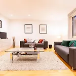 Bright & Modern One Bedroom Flat In Farringdon