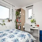 Comfortable 3-Bed Flat In Vibrant Camberwell