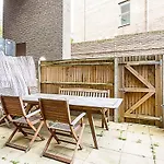 Beautiful Open Plan Garden Flat