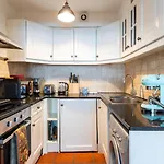 Quaint Fulham Retreat Cozy 1-Bedroom Pied-A-Terre