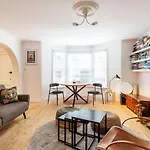 Quaint Fulham Retreat Cozy 1-Bedroom Pied-A-Terre