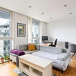 City-Close 1-Bed Apartment Near Tower Hill