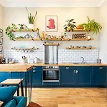 Beautiful Two Bedroom Abode Near Victoria