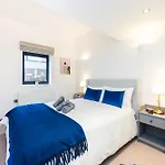 2 Bed 2 Bath Deluxe Flat In Kensington